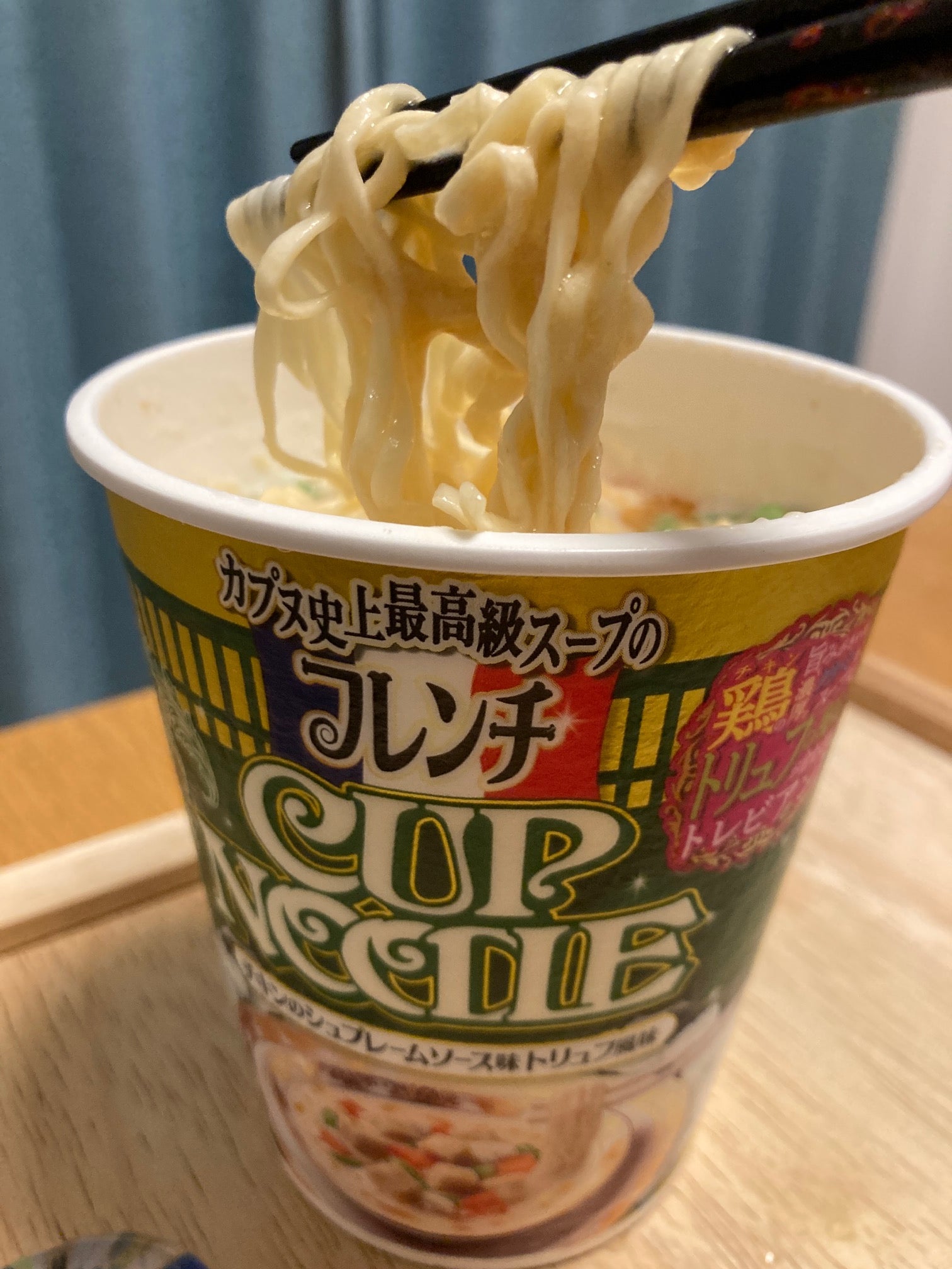 French Cup Noodle Chicken Supremé Sauce with Truffle Flavor – Bringing a Taste of French Luxury to Cup Noodles